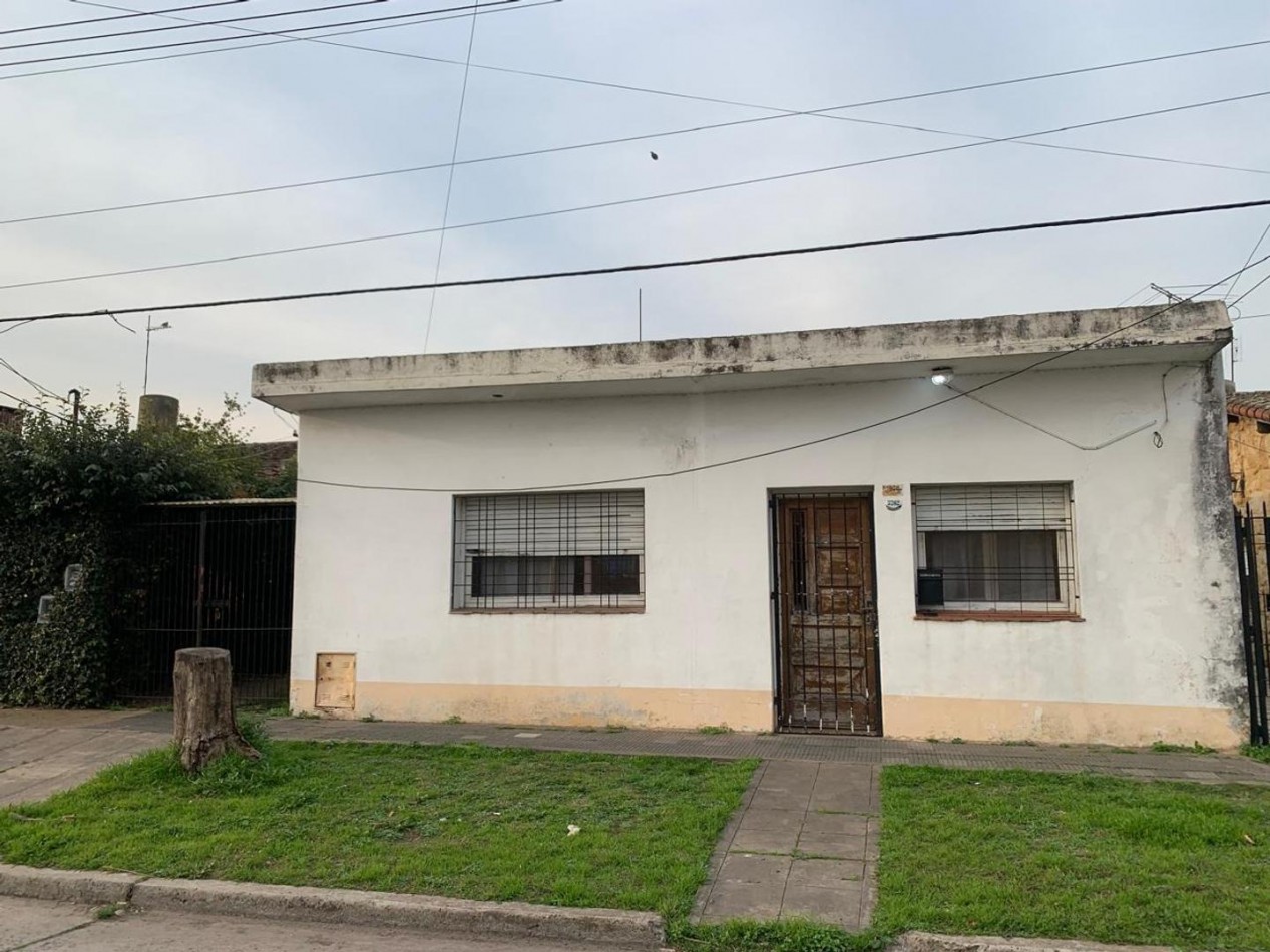 VENTA CASA 3 AMBIENTES JOSE C. PAZ CON ENTRADA DE AUTO - SE ACEPTA FINANCIACION