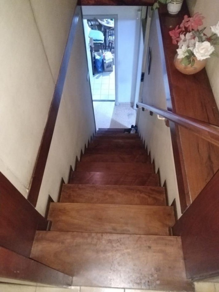 VENTA CASA 4 AMBIENTES CON ENTRADA DE AUTO PARQUE Y PARRILLA - APTO CREDITO