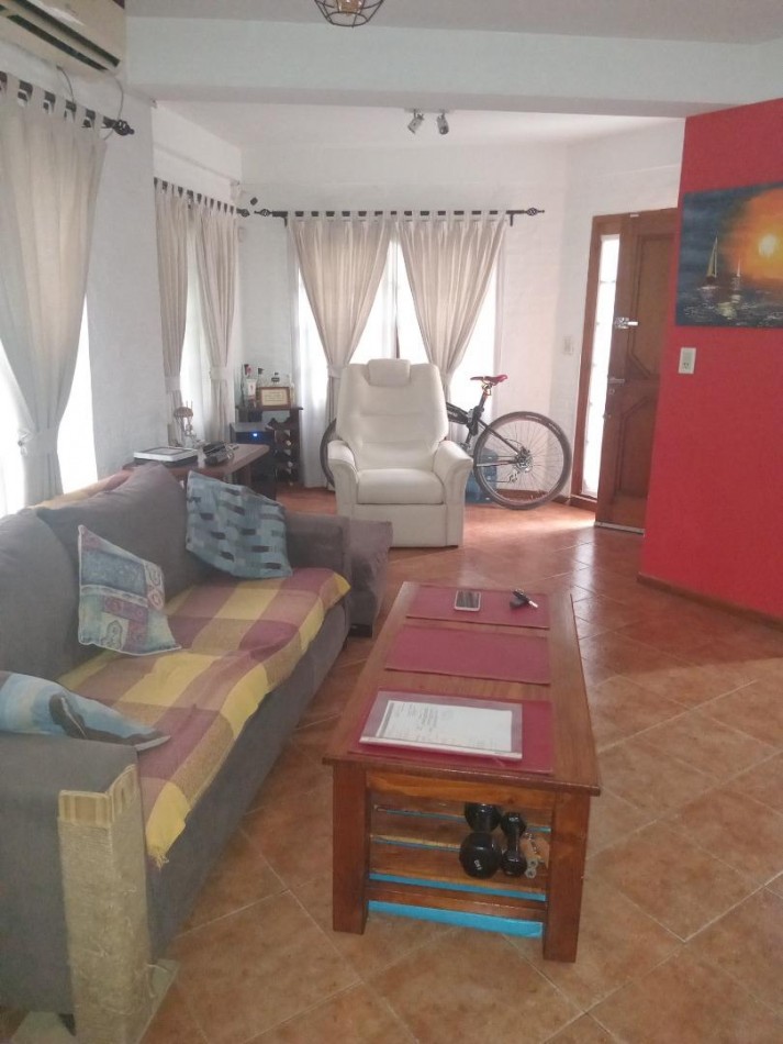 VENTA CASA 5 AMBIENTES BELLA VISTA CON QUINCHO Y PILETA