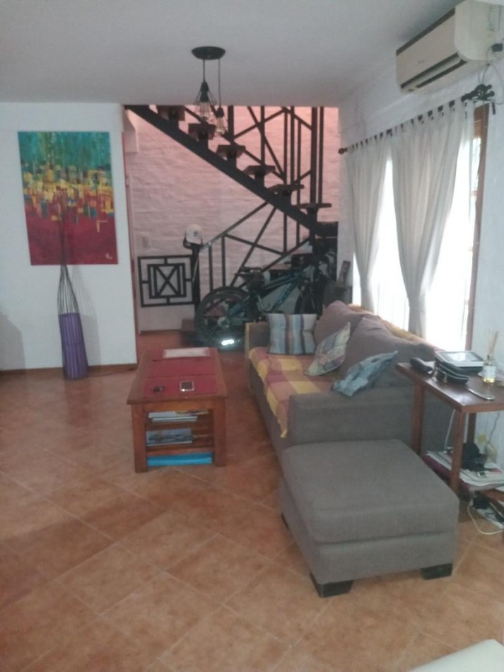 VENTA CASA 5 AMBIENTES BELLA VISTA CON QUINCHO Y PILETA