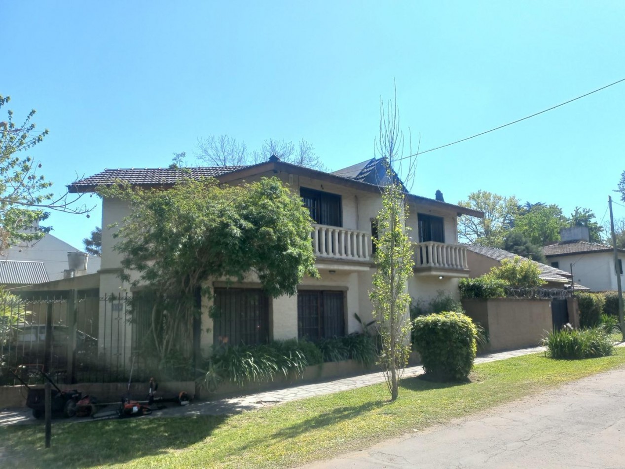 VENTA CASA 5 AMBIENTES BELLA VISTA CON QUINCHO Y PILETA