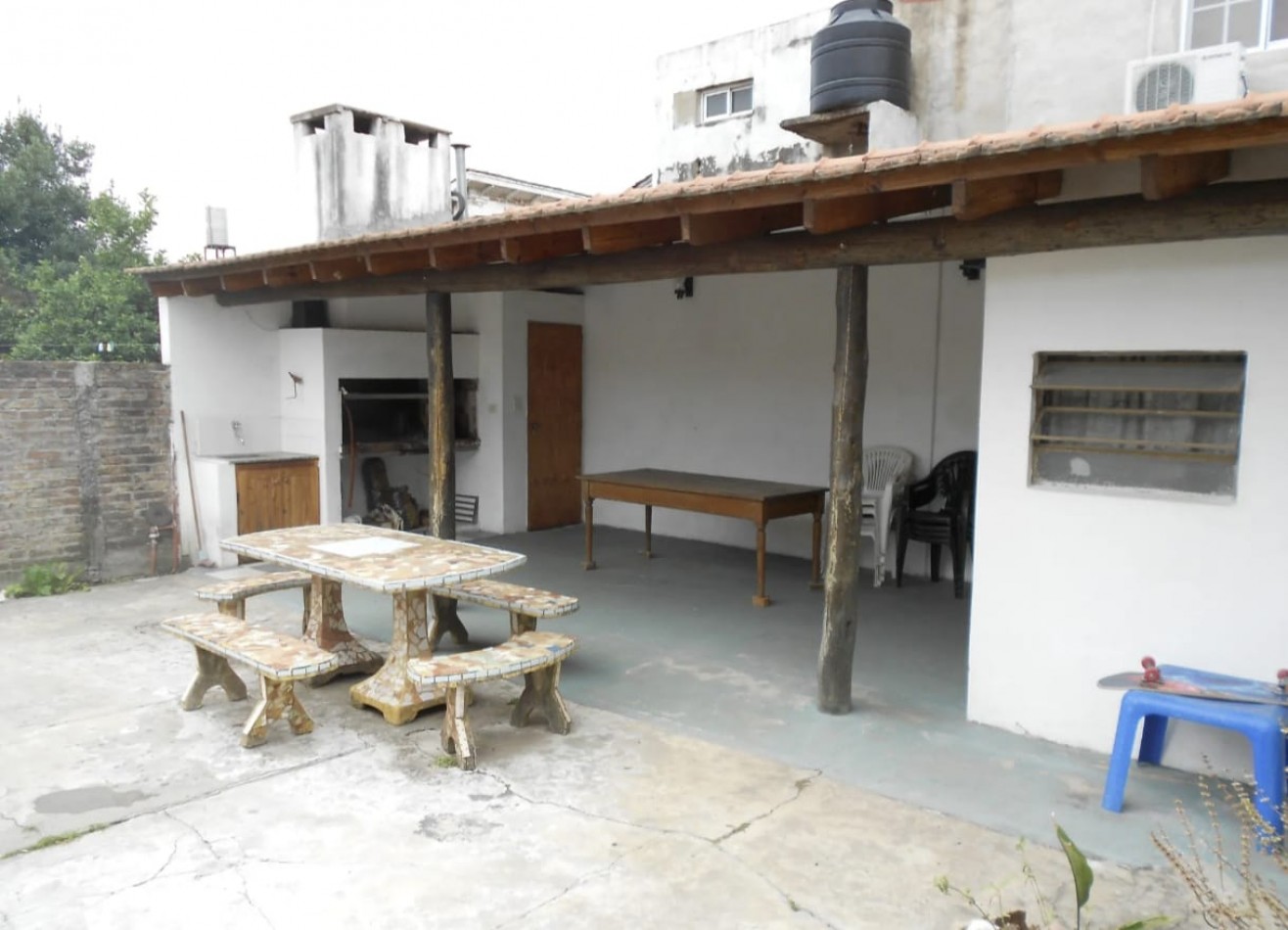 VENTA CASA 4 AMBIENTES CON PARQUE Y PILETA MUÑIZ APTO CREDITO