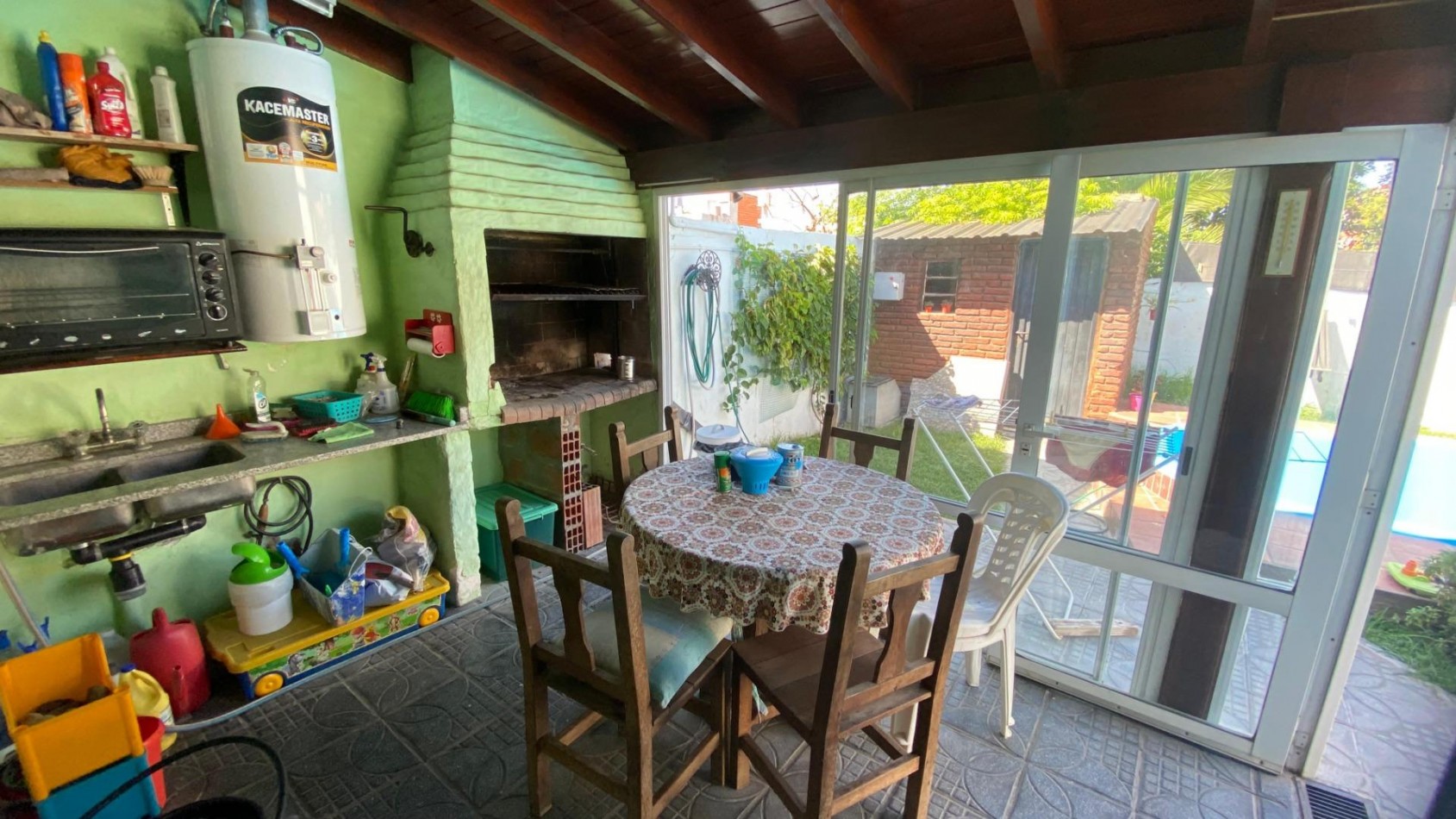 VENTA CASA 3 AMBIENTES CON PATIO Y PILETA BELLA VISTA