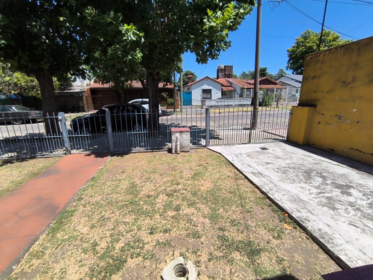 VENTA CASA 3 AMBIENTES CON PATIO CENTRO LOS POLVORINES