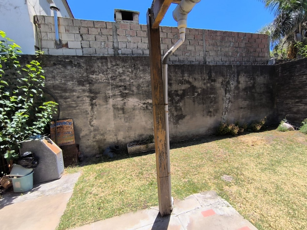 VENTA CASA 3 AMBIENTES CON PATIO CENTRO LOS POLVORINES