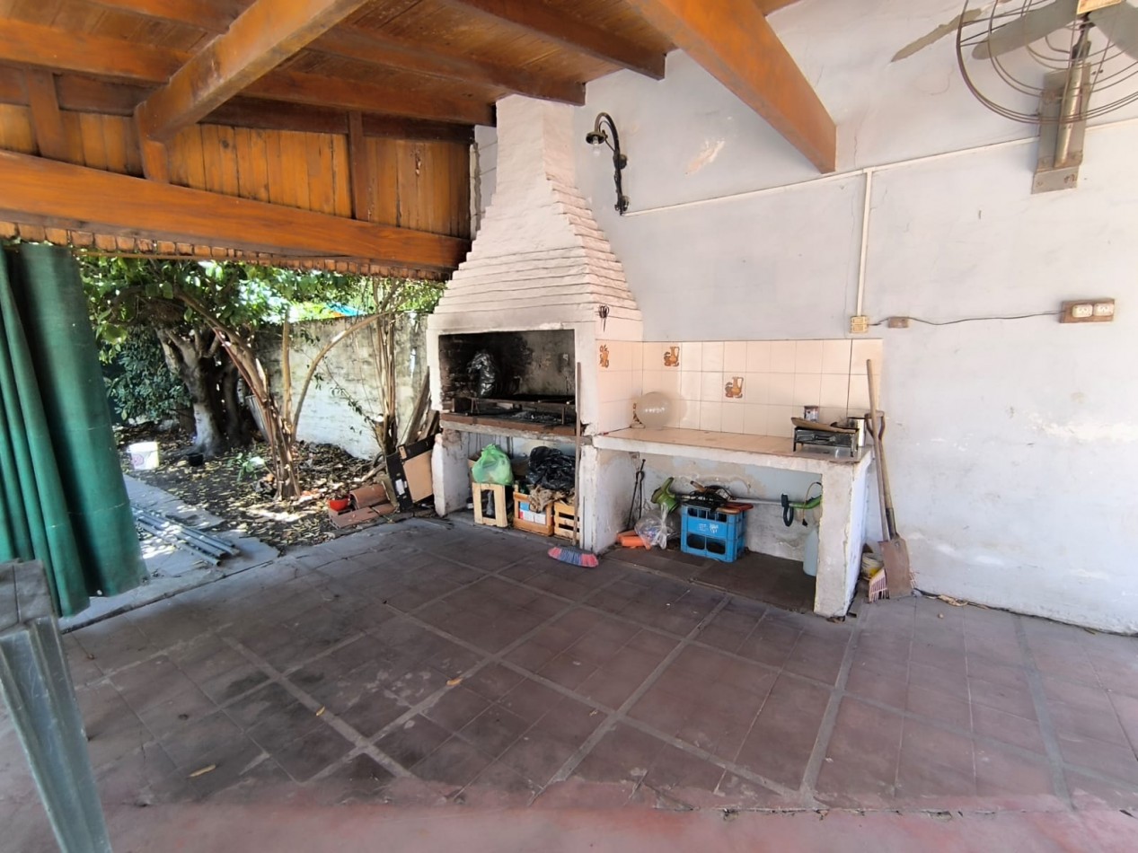 VENTA CASA 3 AMBIENTES CON ENTRADA DE AUTO PATIO PARRILLA