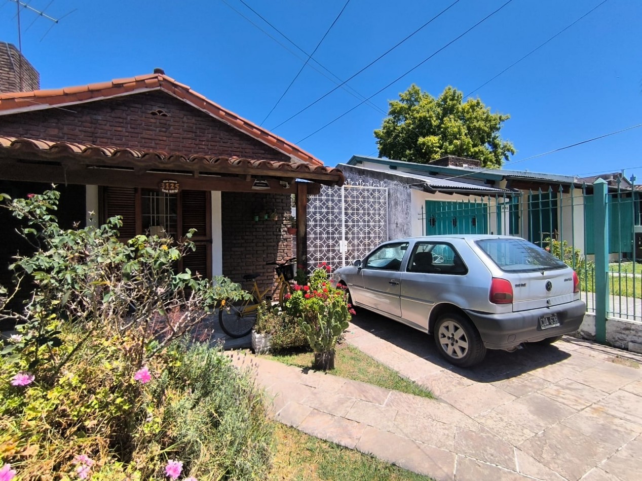 VENTA CASA 3 AMBIENTES CON ENTRADA DE AUTO PATIO PARRILLA