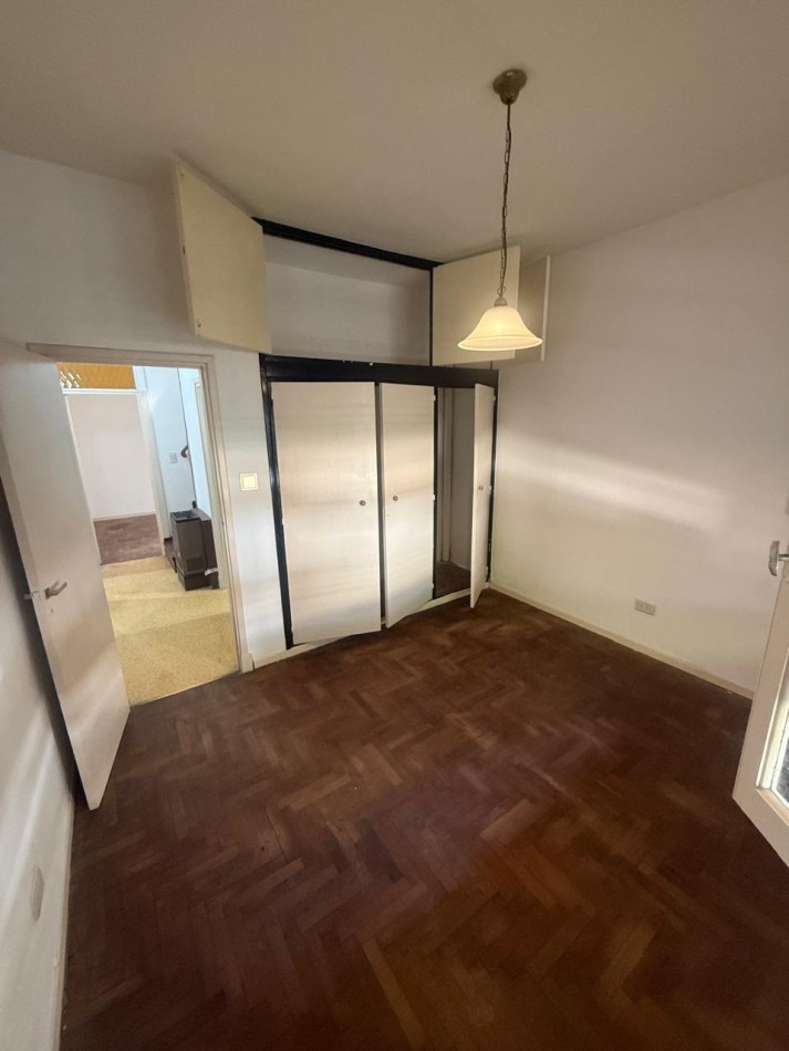 VENTA CASA 4 AMBIENTES CON ENTRADA DE AUTO PARQUE Y PARRILLA - APTO CREDITO