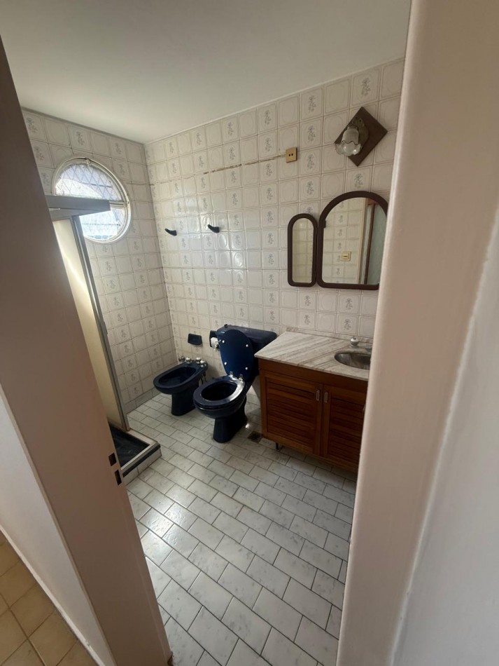 VENTA CASA 4 AMBIENTES CON ENTRADA DE AUTO PARQUE Y PARRILLA - APTO CREDITO