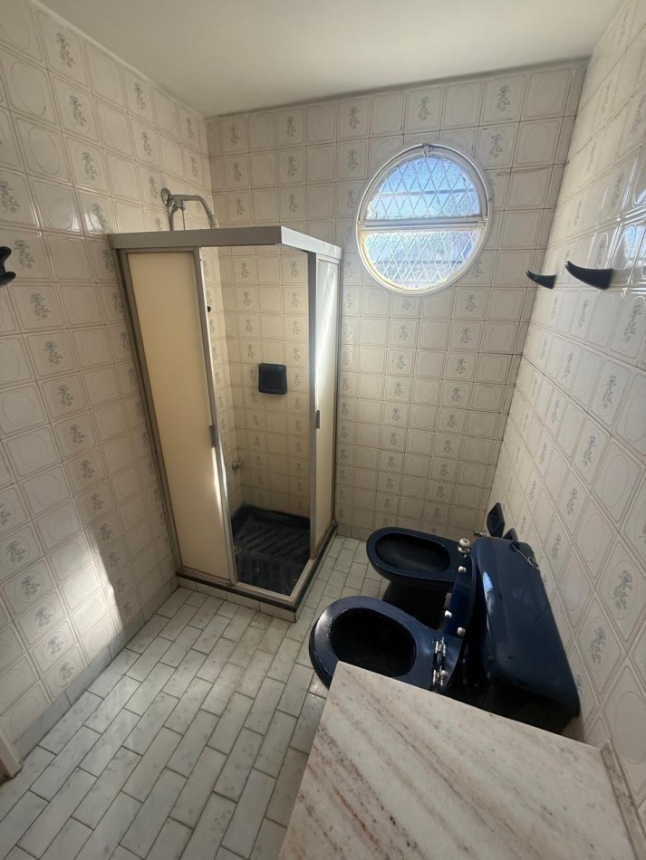 VENTA CASA 4 AMBIENTES CON ENTRADA DE AUTO PARQUE Y PARRILLA - APTO CREDITO