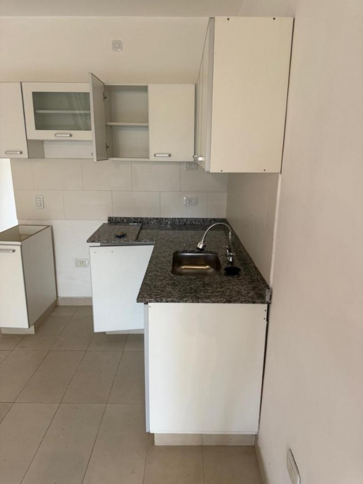 VENTA DEPARTAMENTO 2 AMBIENTES AMPLIO CON PATIO Y ENTRADA DE AUTO SAN MIGUEL A ESTRENAR