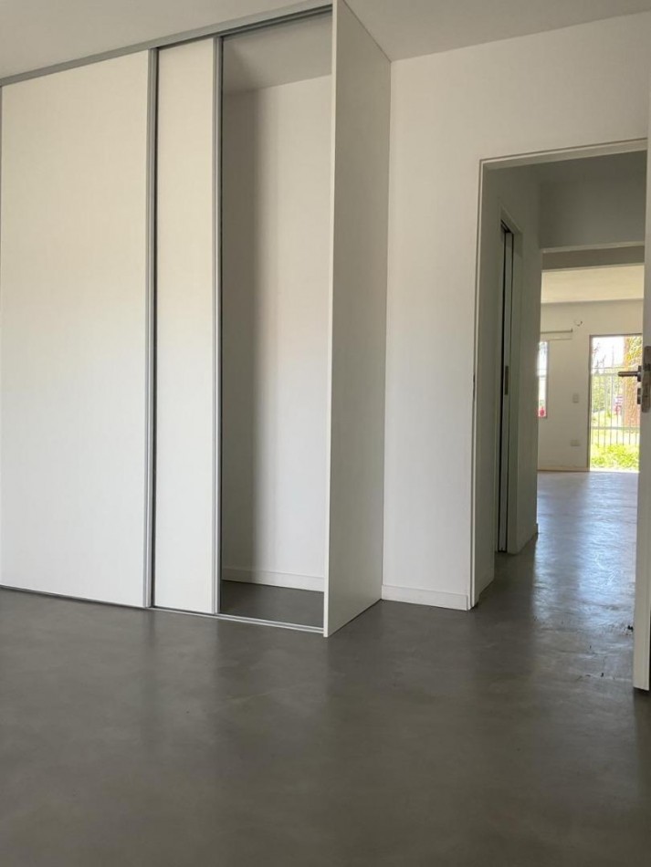 VENTA DEPARTAMENTO 2 AMBIENTES AMPLIO CON PATIO Y ENTRADA DE AUTO SAN MIGUEL A ESTRENAR