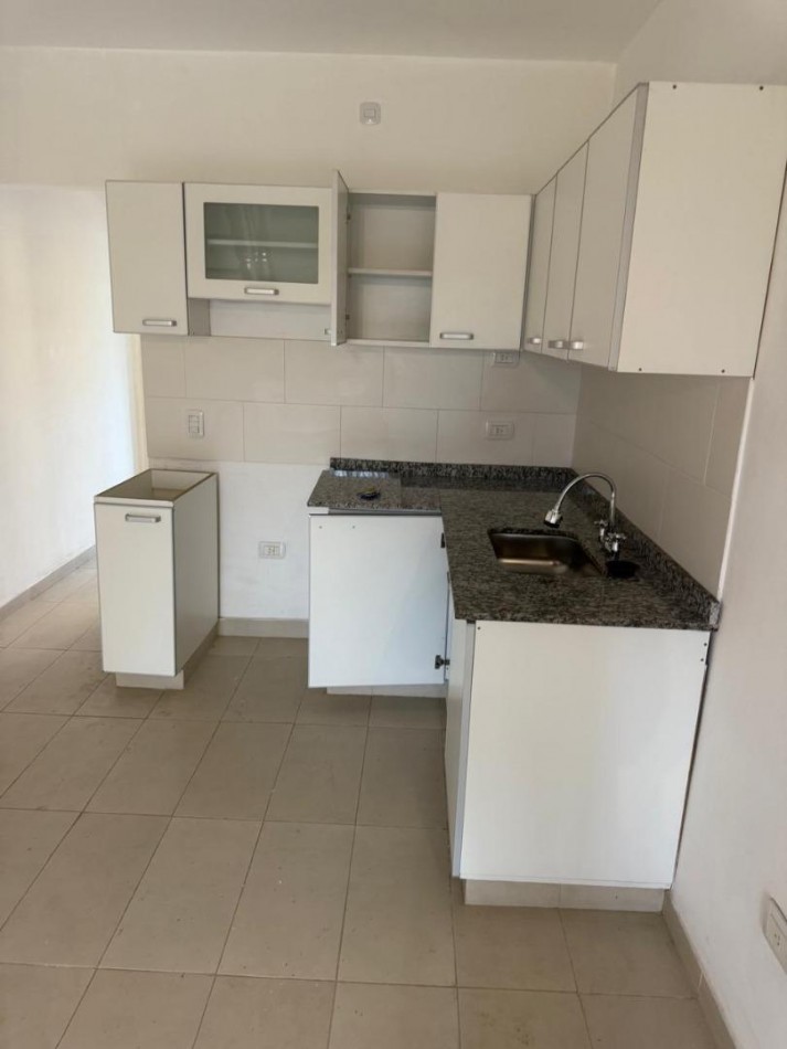 VENTA DEPARTAMENTO 2 AMBIENTES AMPLIO CON PATIO Y ENTRADA DE AUTO SAN MIGUEL A ESTRENAR