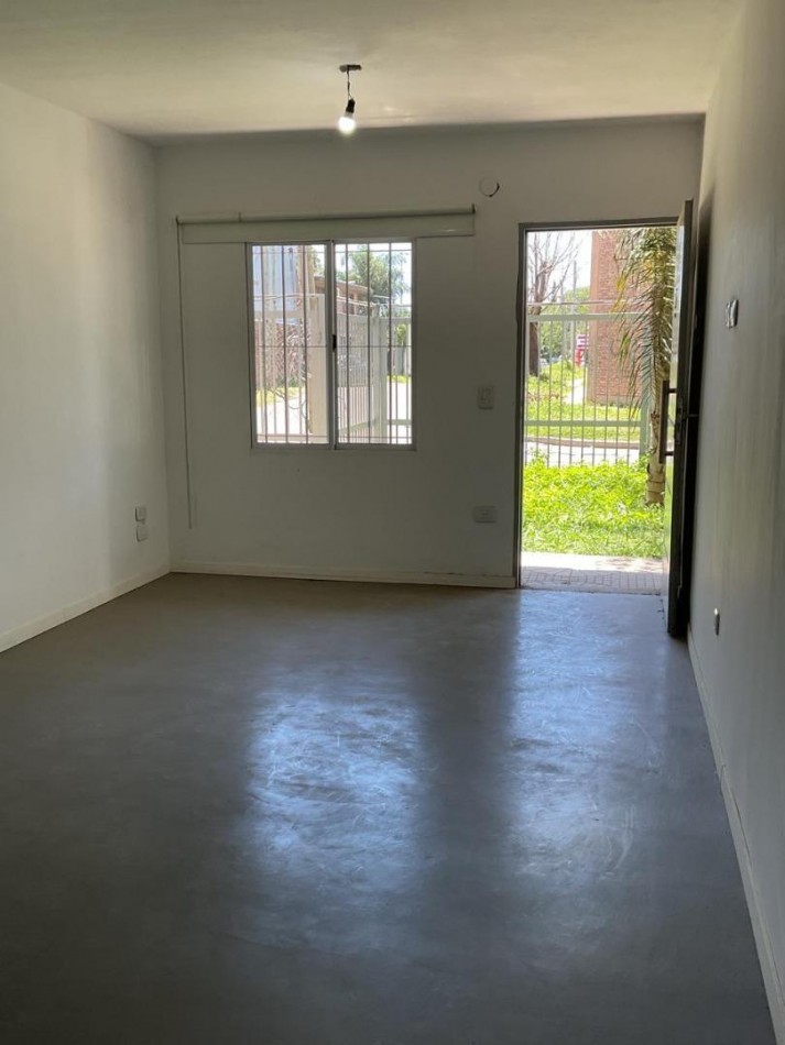 VENTA DEPARTAMENTO 2 AMBIENTES AMPLIO CON PATIO Y ENTRADA DE AUTO SAN MIGUEL A ESTRENAR