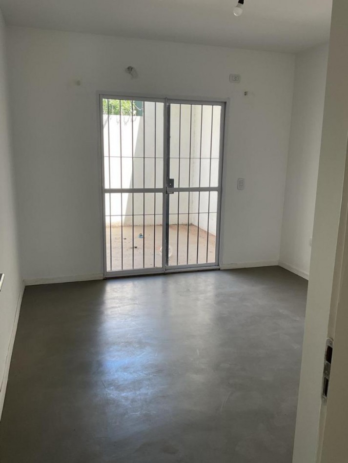 VENTA DEPARTAMENTO 2 AMBIENTES AMPLIO CON PATIO Y ENTRADA DE AUTO SAN MIGUEL A ESTRENAR