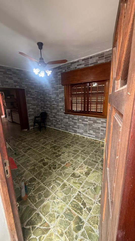 VENTA CASA 3 AMBIENTE CON PATIO Y COCHERA VILLA DE MAYO