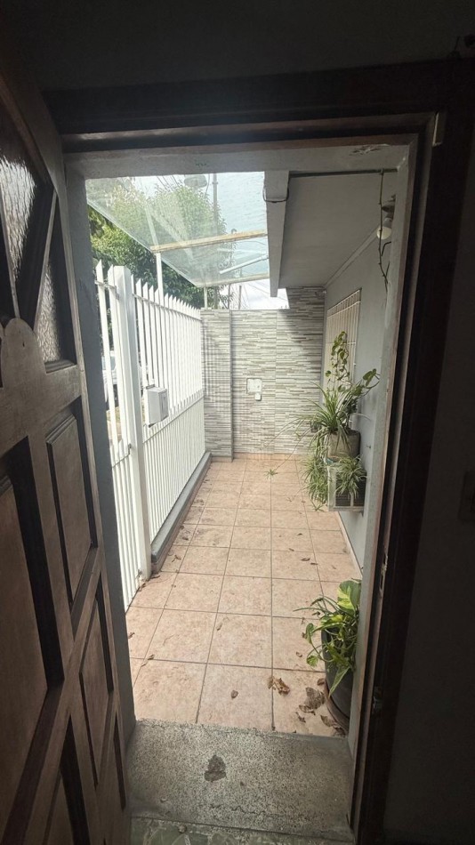 VENTA CASA 3 AMBIENTE CON PATIO Y COCHERA VILLA DE MAYO