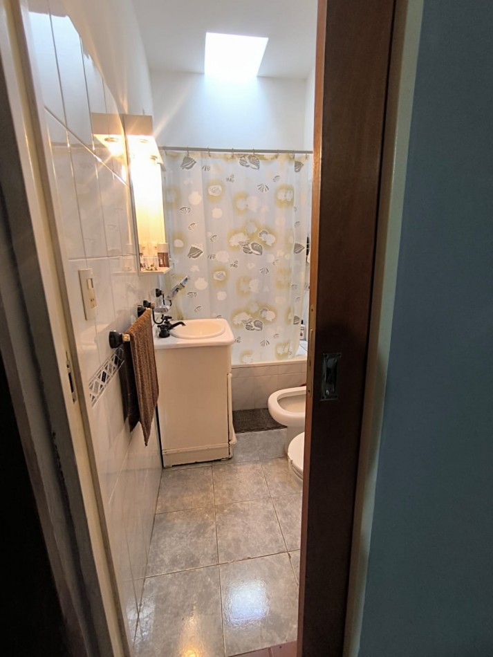 VENTA CASA 3 AMBIENTE CON PATIO Y COCHERA VILLA DE MAYO