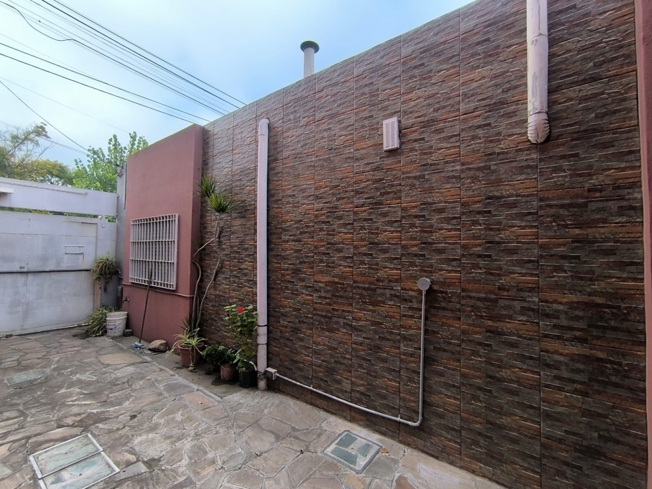 VENTA CASA 3 AMBIENTE CON PATIO Y COCHERA VILLA DE MAYO