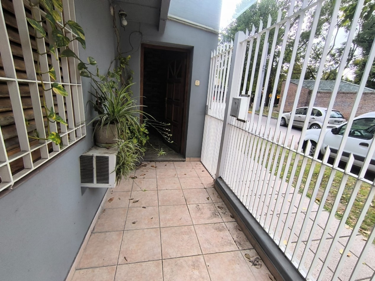 VENTA CASA 3 AMBIENTE CON PATIO Y COCHERA VILLA DE MAYO