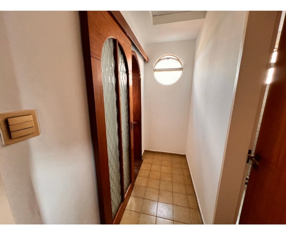 VENTA CASA 4 AMBIENTES CON ENTRADA DE AUTO PARQUE Y PARRILLA - APTO CREDITO