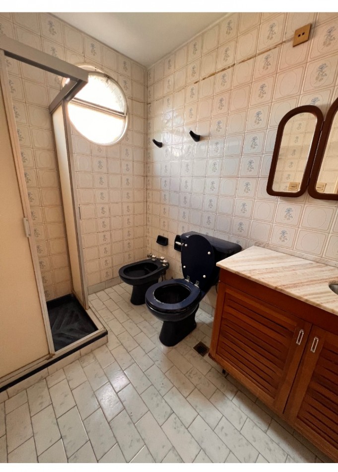 VENTA CASA 4 AMBIENTES CON ENTRADA DE AUTO PARQUE Y PARRILLA - APTO CREDITO