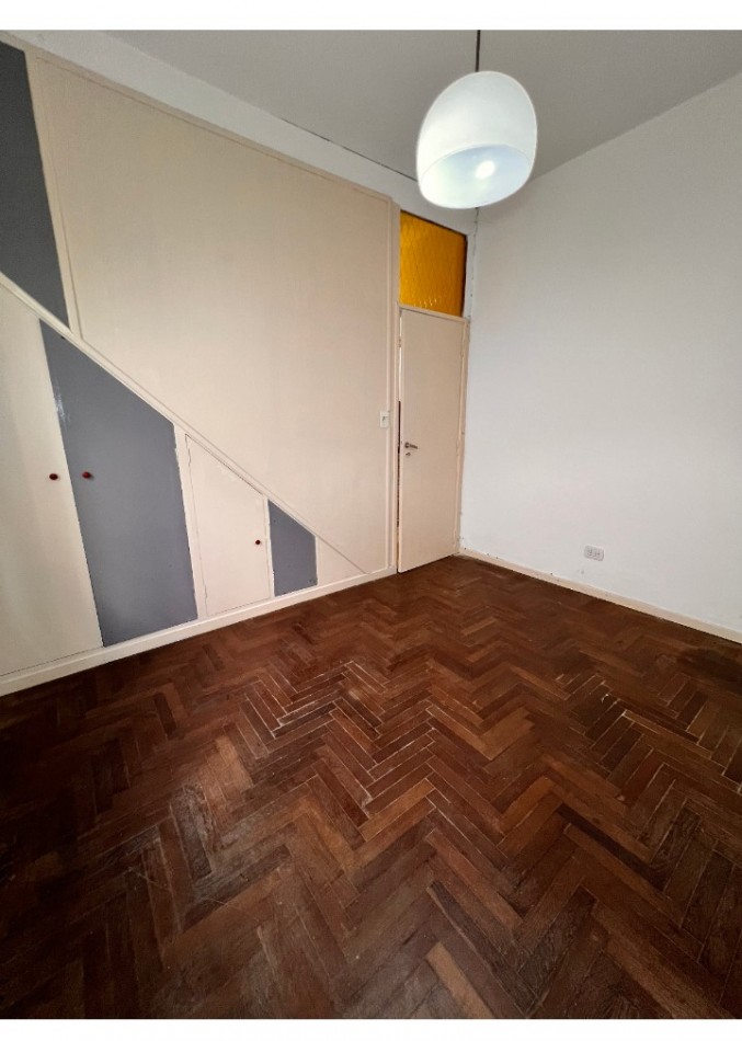 VENTA CASA 4 AMBIENTES CON ENTRADA DE AUTO PARQUE Y PARRILLA - APTO CREDITO