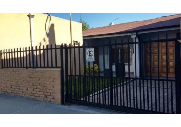 VENTA CASA 3 AMBIENTES CON PATIO Y PILETA BELLA VISTA