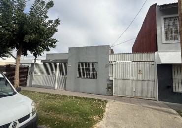 VENTA CASA 3 AMBIENTE CON PATIO Y COCHERA VILLA DE MAYO